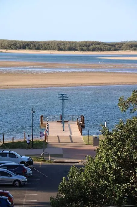 Family Friendly 3 Bedroom - River Views - Short Walk To The Beach Maroochydore