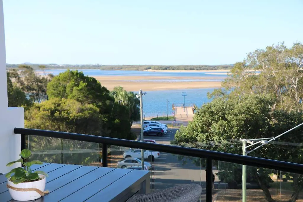 Family Friendly 3 Bedroom - River Views - Short Walk To The Beach Maroochydore Apartment