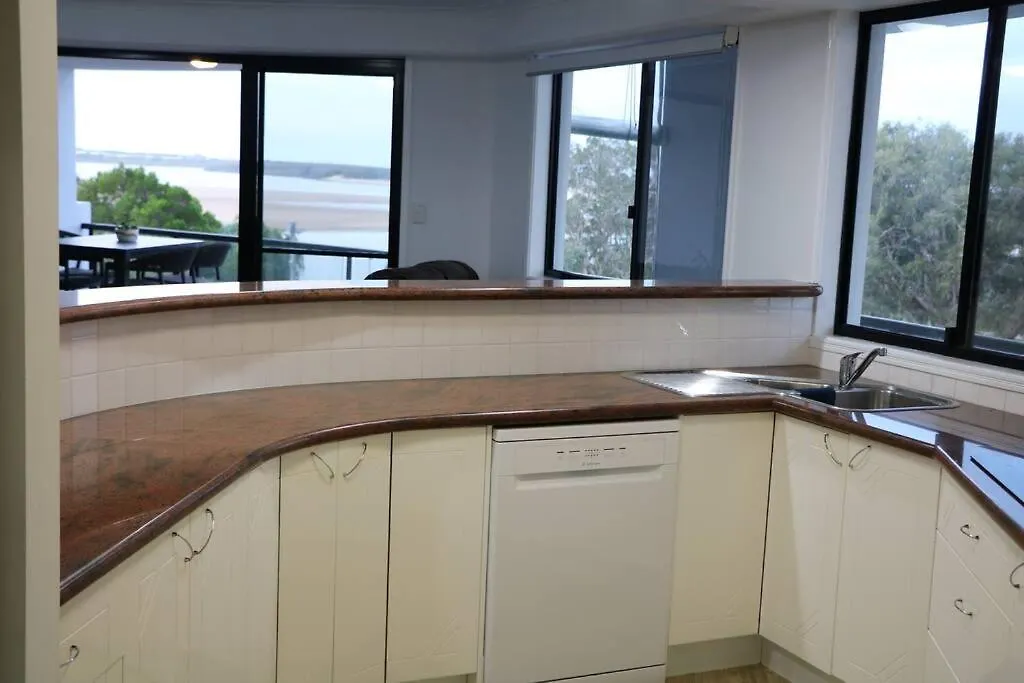 Family Friendly 3 Bedroom - River Views - Short Walk To The Beach Maroochydore Appartement